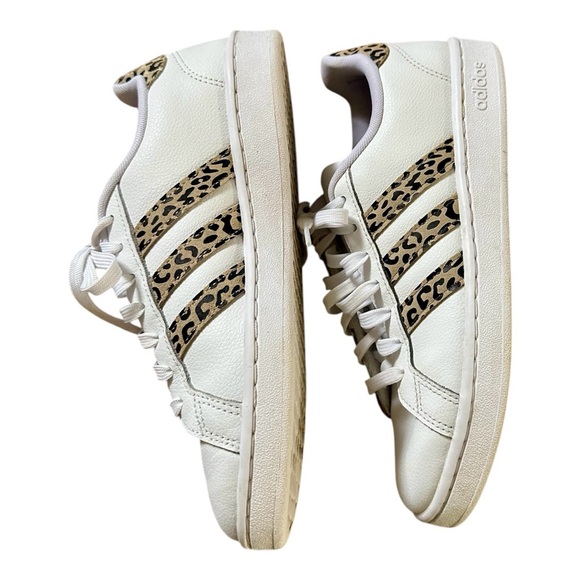 Adidas Women’s Cloudfoam Comfort Leather Sneakers White & Leopard Trim Size 8.5 - Picture 4 of 7